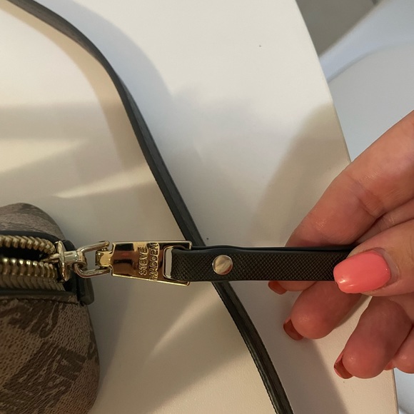 STEVE MADDEN NEW SMALL BAG - Picture 3 of 6